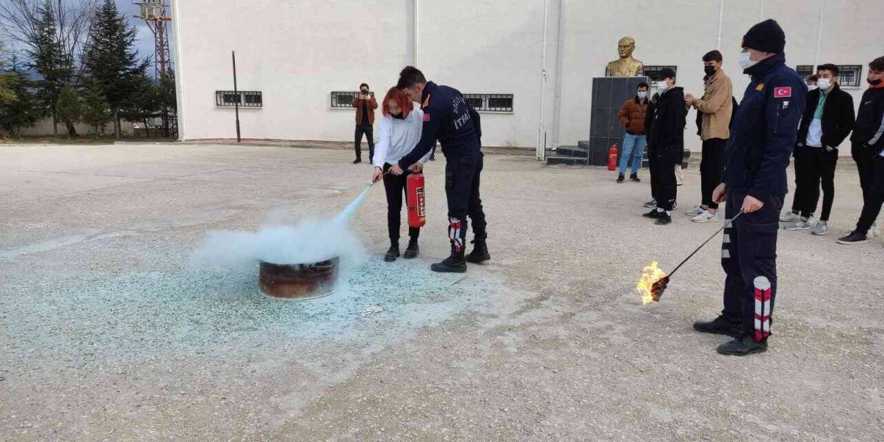 Bozüyük’te lise öğrencilerine yangın eğitimi verildi