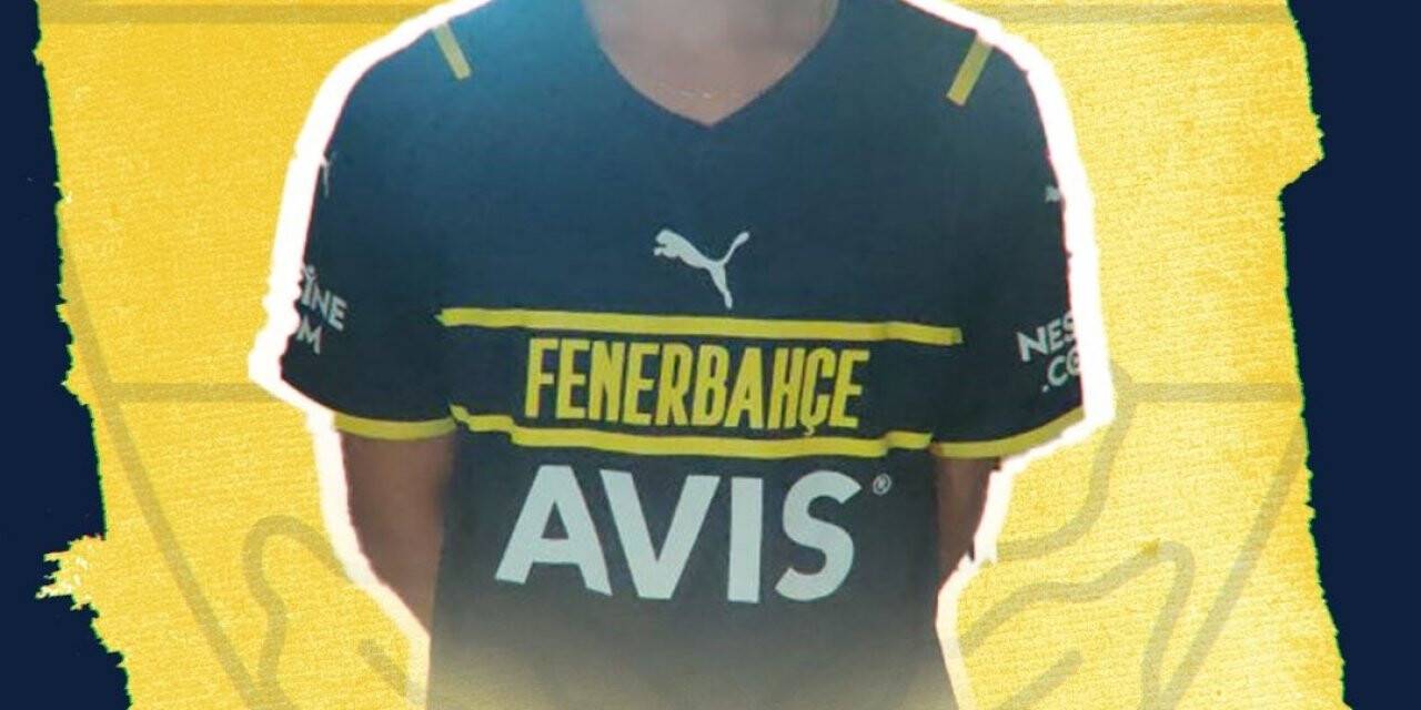 Fenerbahçe 15 yaşındaki yıldız adayına imza attırdı