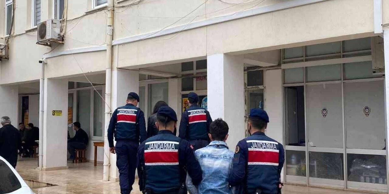 Kendisini ‘Banka çalışanı’ olarak tanıtan dolandırıcı tutuklandı