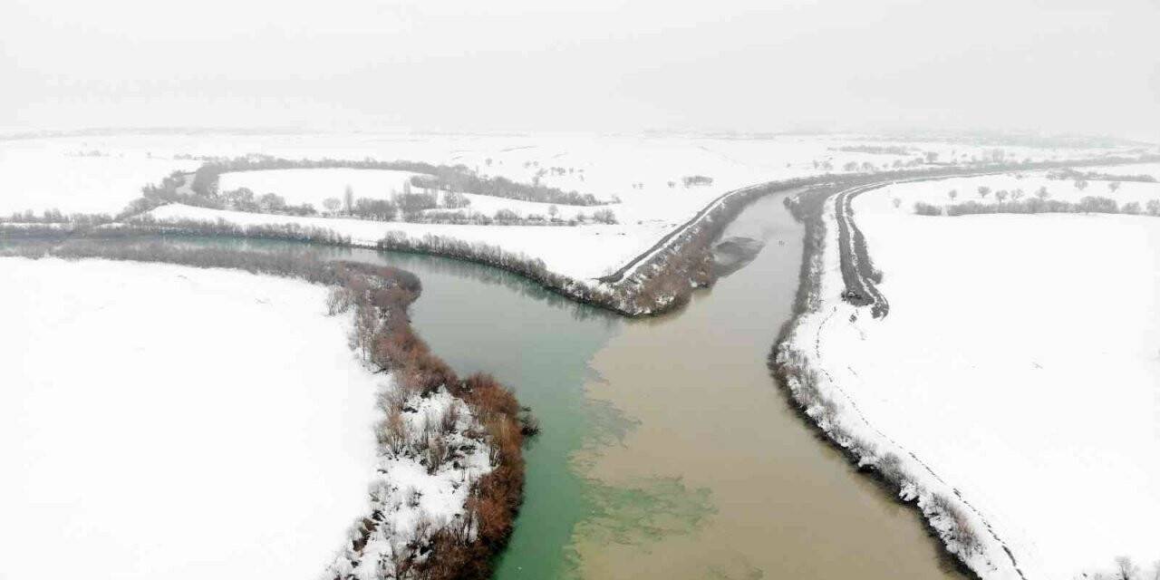 Karasu Nehri’ne düşen Yağmur’u arama çalışmalarına ara verildi