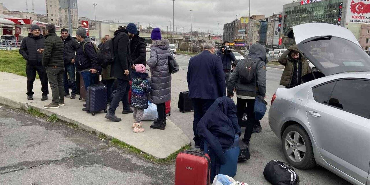 Ukrayna’dan tahliye edilen Türk vatandaşları İstanbul’a gelmeye devam ediyor