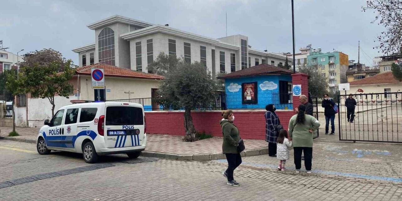 Okulun kazan dairesindeki duman panikletti