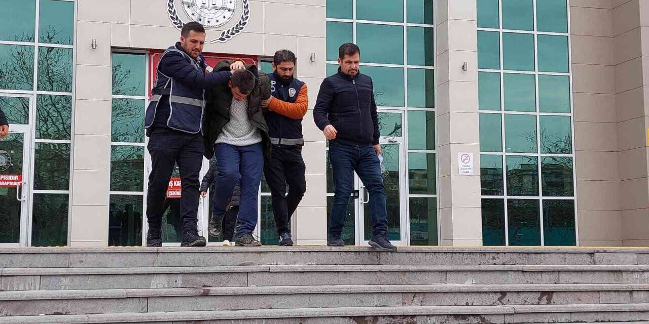 Boşanma aşamasındaki eşini 5 yerinden bıçakladı