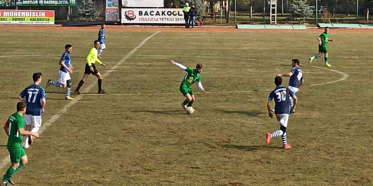Şuhut Belediye Hisarspor kazanmasını bildi