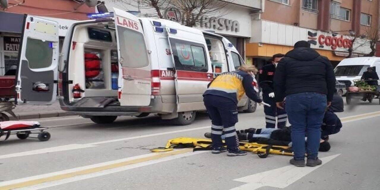 Yayaya çarpmamak isterken yaralandı