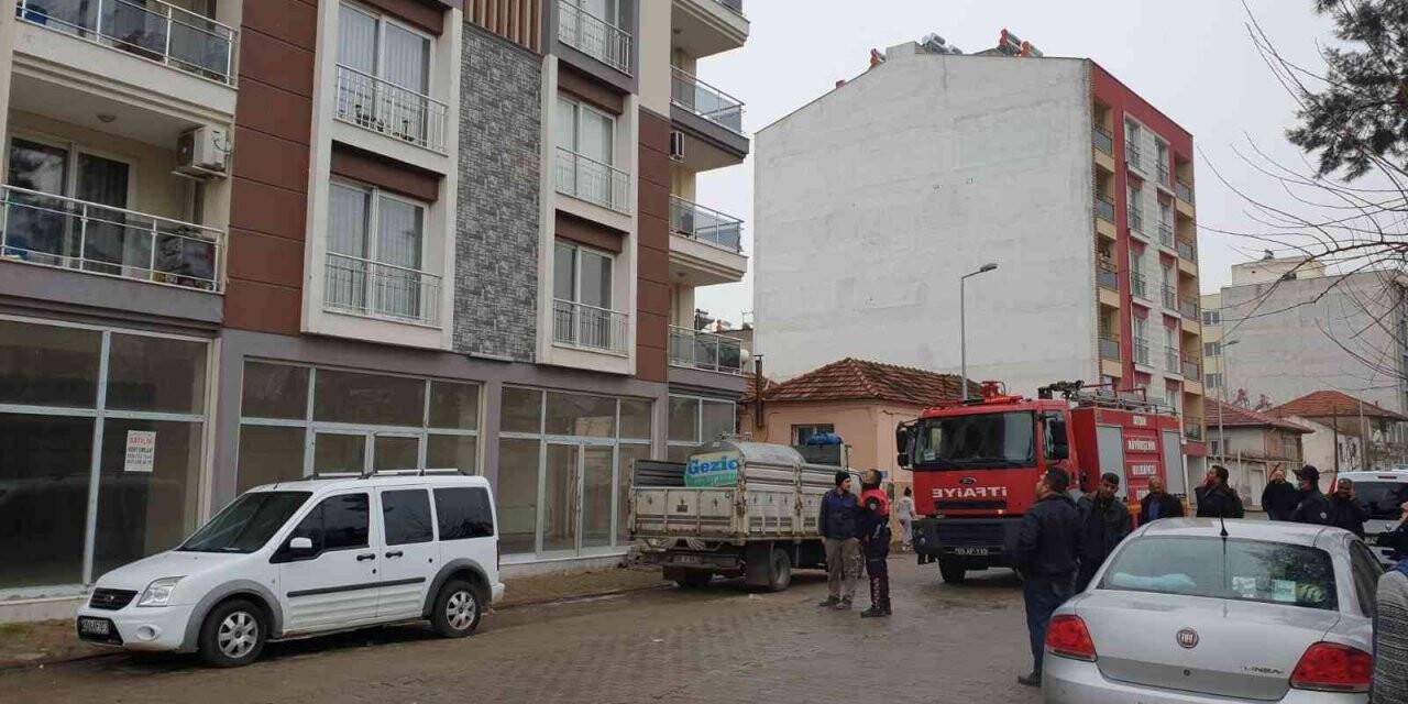 Televizyon üzerine devrilen elektrikli ısıtıcı yangına neden oldu