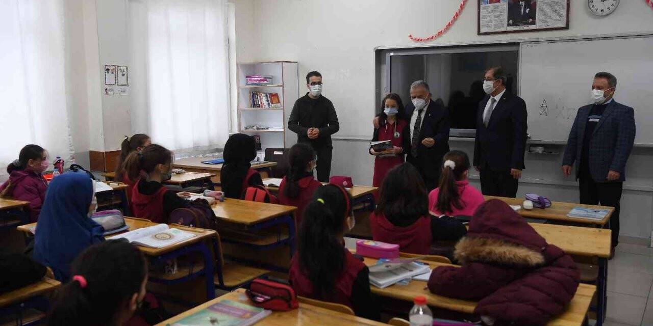 Başkan Büyükkılıç, Kariyer Günleri’ne ikinci dönemde de devam ediyor