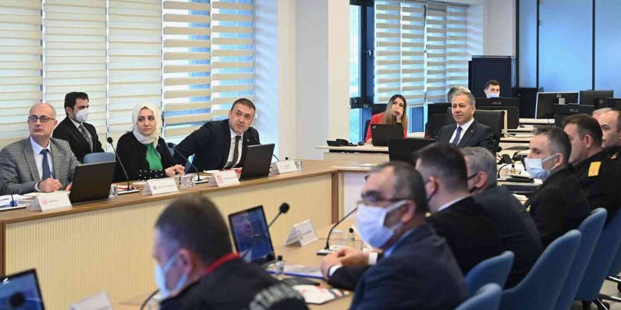 İstanbul Valisi Yerlikaya: "112’yi gereksiz yere meşgul etmeyelim”
