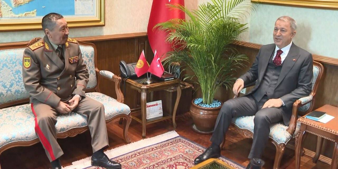 Milli Savunma Bakanı Akar, Kırgızistan Savunma Bakanı Bekbolotov ile görüştü