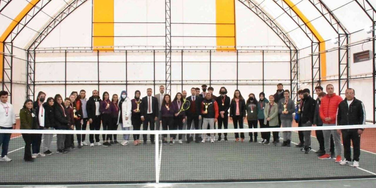 Elazığ’da tenis müsabakaları tamamlandı