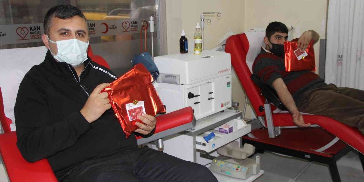 Kan bağışlayana kitap hediyesi