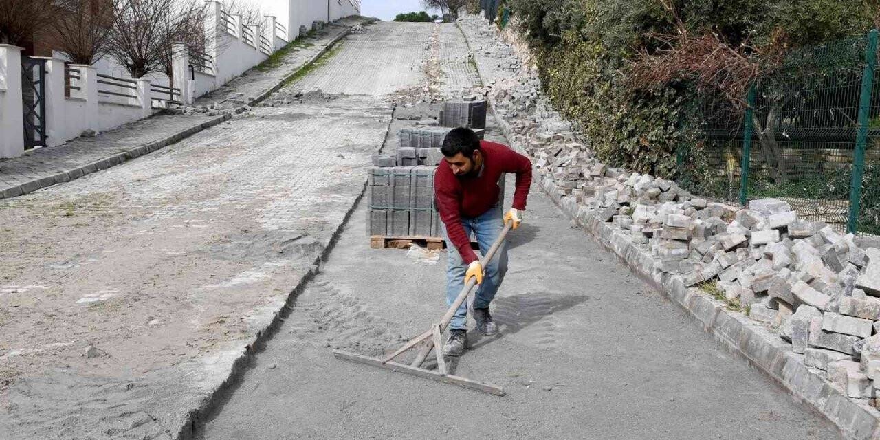 Kuşadası Belediyesi, yol yapım çalışmalarına ara vermiyor
