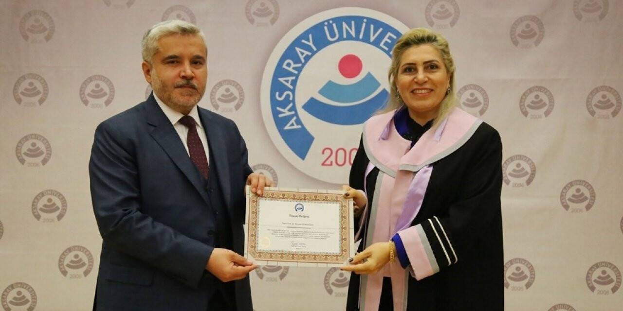 ASÜ’de unvanda yükselen 91 akademisyen cübbelerini giydi