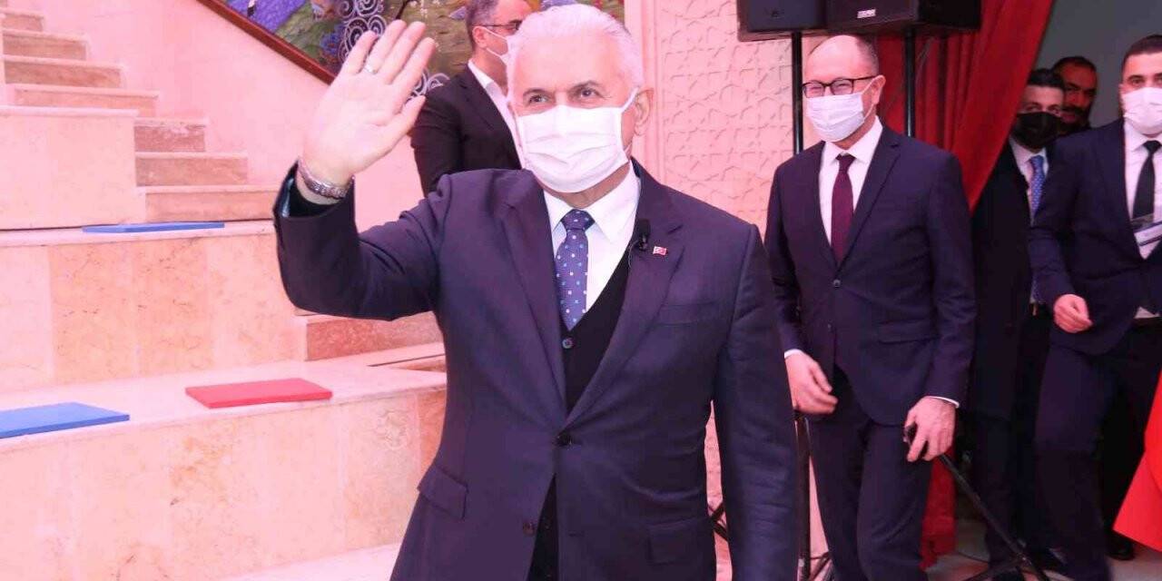 Binali Yıldırım öğrencilerle buluştu