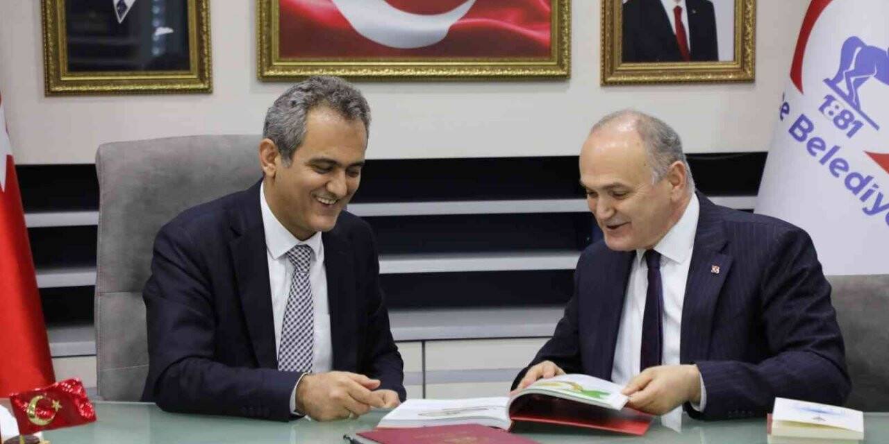 Bakan Özer’den Başkan Özlü’ye eğitim teşekkürü