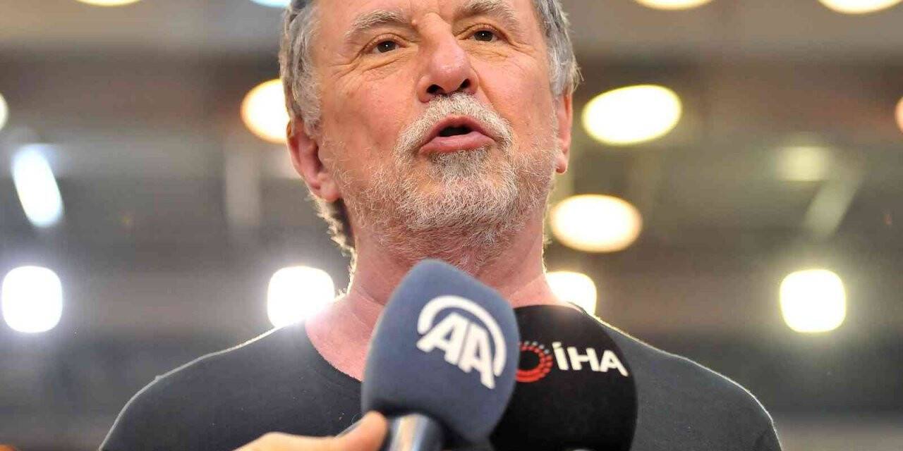 Faruk Eczacıbaşı: “Kupayı getirmeyi bekliyoruz