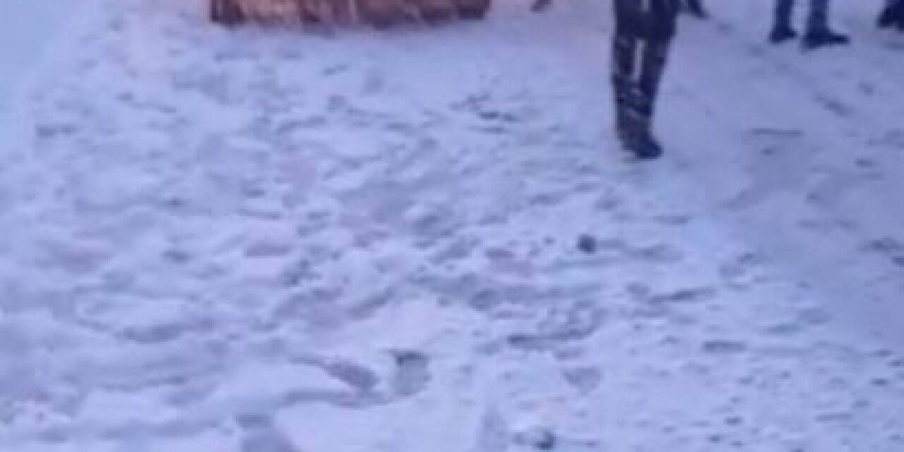 Köroğlu rampasında kar yağışı nedeniyle yol ulaşıma kapandı