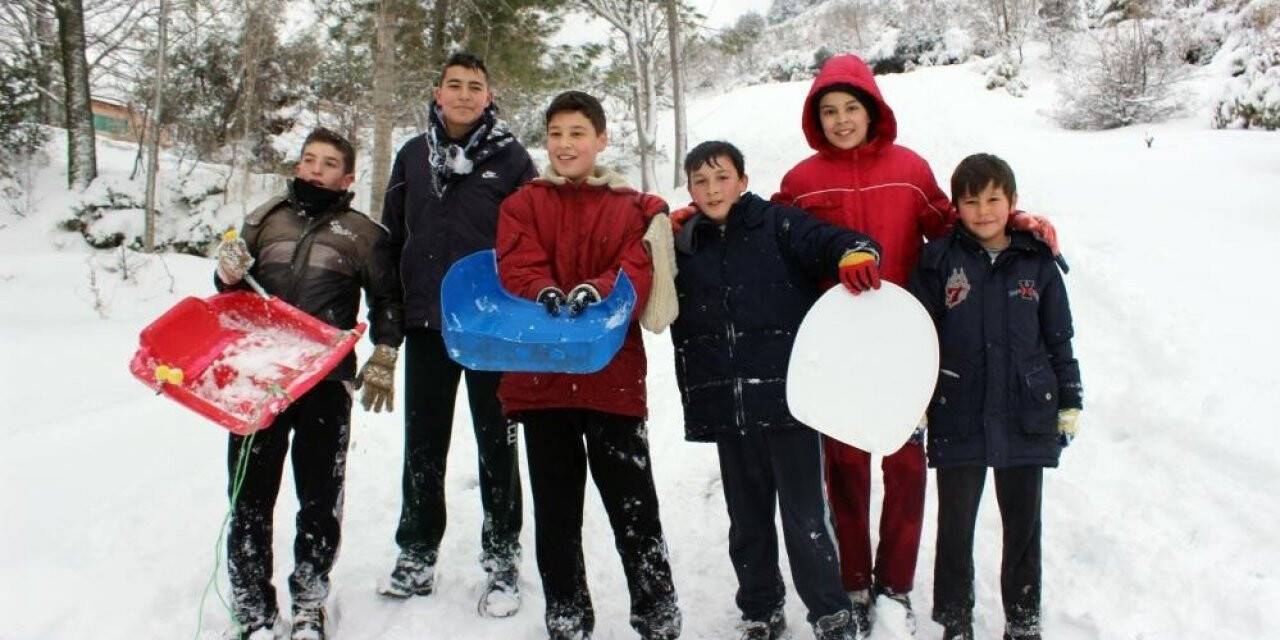 Denizli’de okullar kar yağışı nedeniyle bir gün tatil edildi