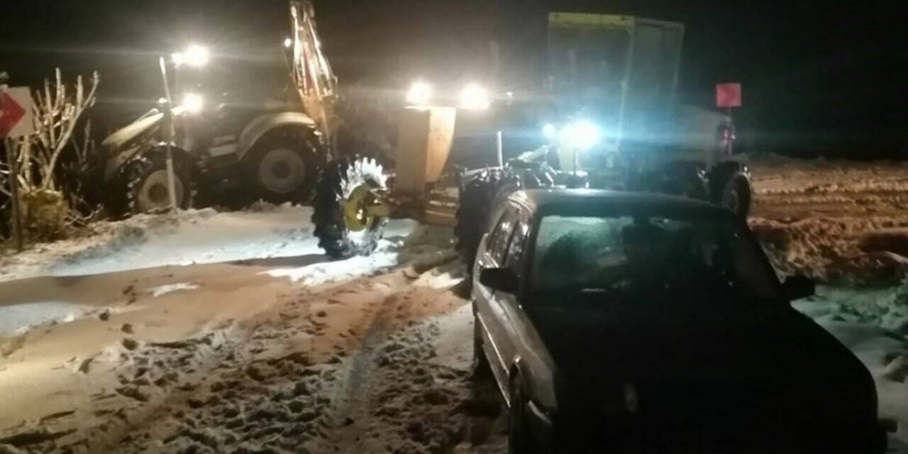 Aydın Büyükşehir Belediyesi ekipleri karla mücadele çalışmalarını sürdürüyor