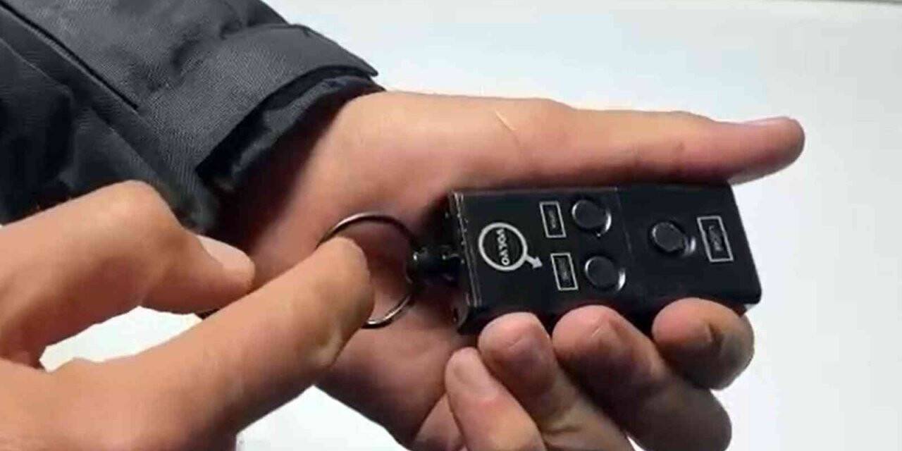 Ayvalık’ta anahtarlık şeklinde tabanca ele geçirildi