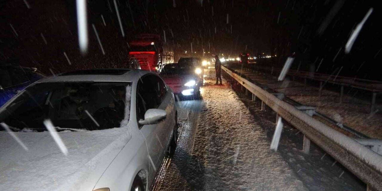 Uşak - Afyonkarahisar karayolu trafiğe kapandı
