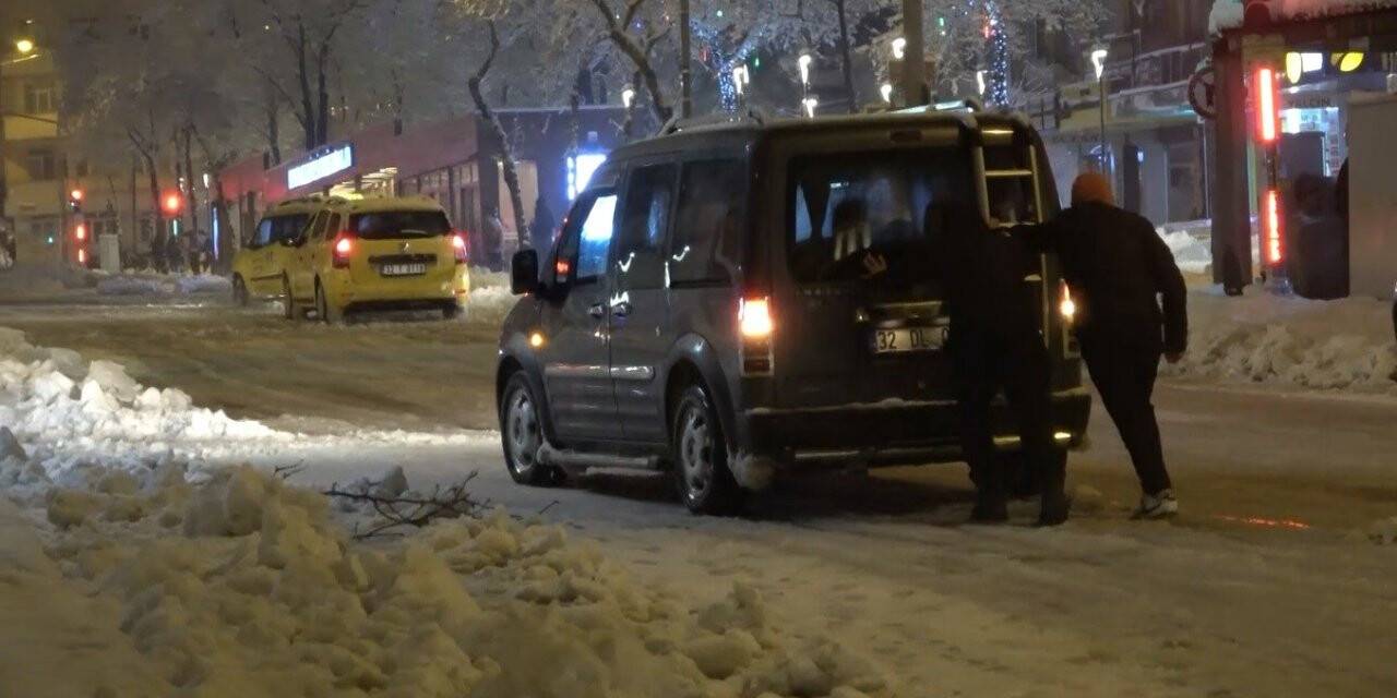 Isparta’da kar yağışı etkili oldu