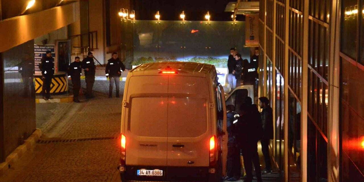 Beşiktaş Ortaköy’de otelin 7’inci katından düşen kadın ağır yaralandı