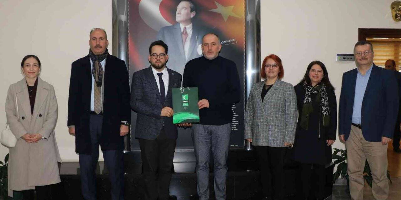 Yeşilay Yalova Şubesi’nden Soyer’e ziyaret