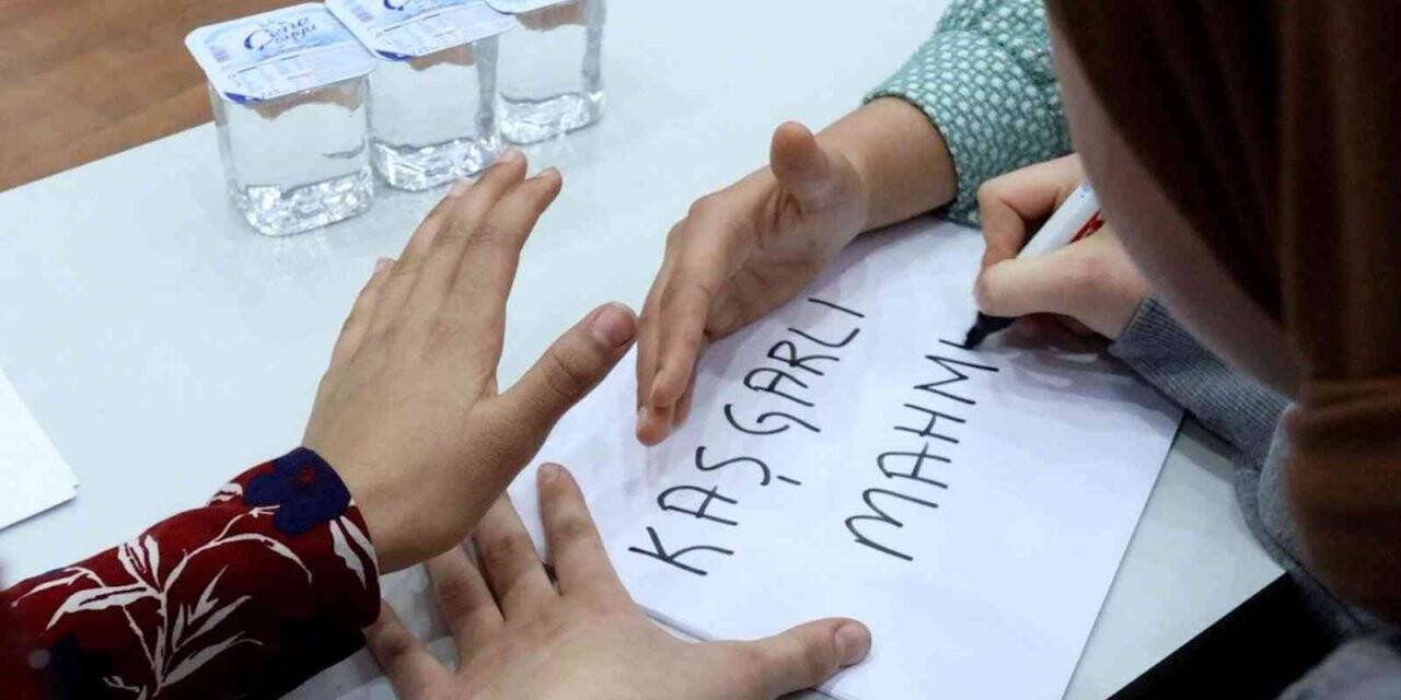 Gençler bilgileriyle yarıştı