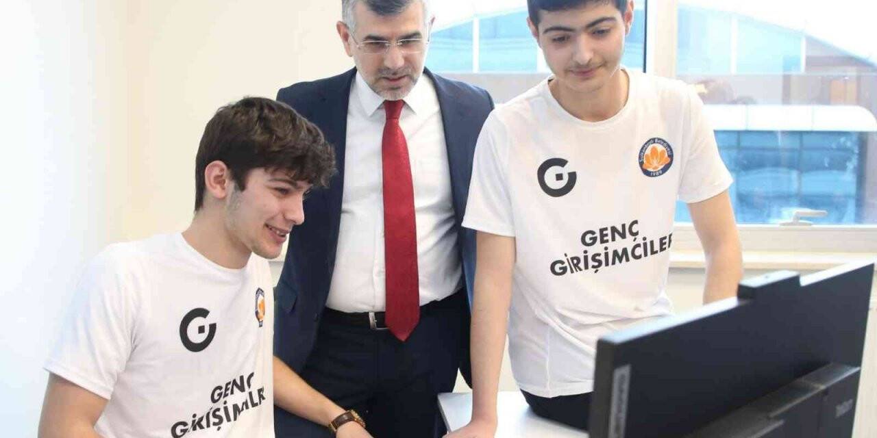 Sultanbeyli’de girişimci gençlere çalışma ofisi hediye
