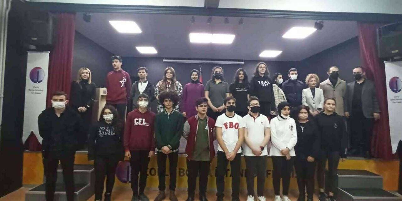 Öğrenciler, İstiklal Marşı’nı daha güzel okumak için yarıştı