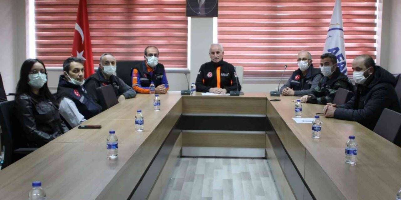 Bayburt’ta deprem haftasının bilgilendirme toplantısı yapıldı