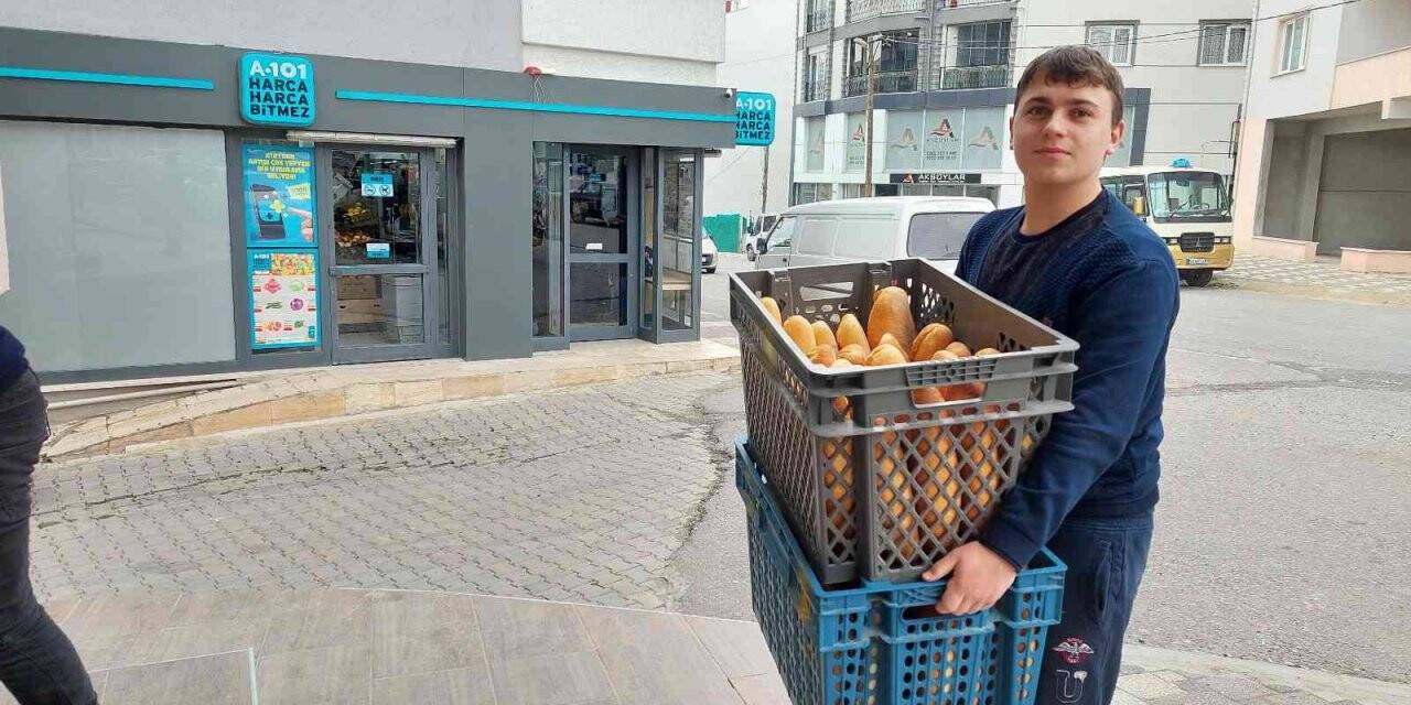 Sokağındaki zincir marketleri dize getirdi: Ekmek 1 TL’ye düştü