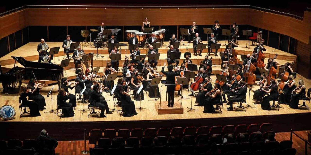 Yaşar Üniversitesi Senfoni Orkestrası sanatseverlerle buluştu