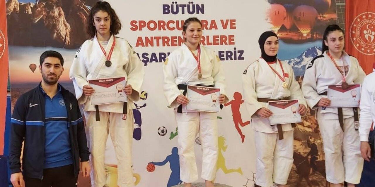 Judocular Sivas’a 3 madalya ile döndü