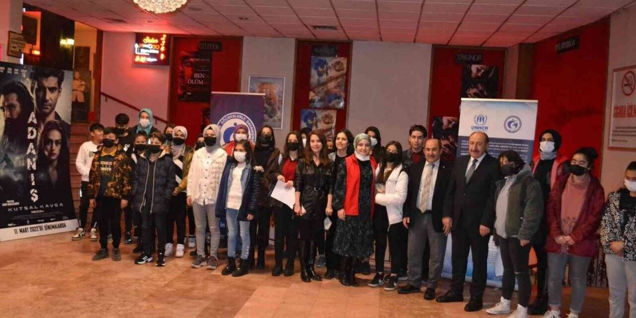 ‘Sosyal Uyum Projesi’ kapsamındaki çocukların sinema keyfi