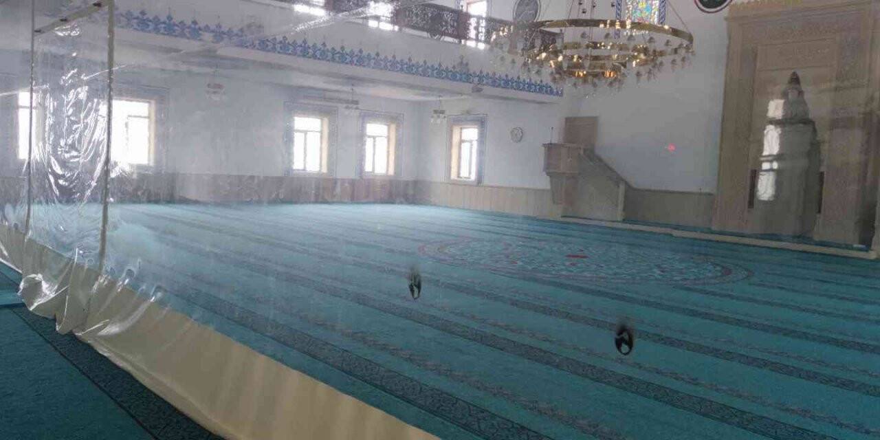 Çocuklar az daha camiyi yakacaktı