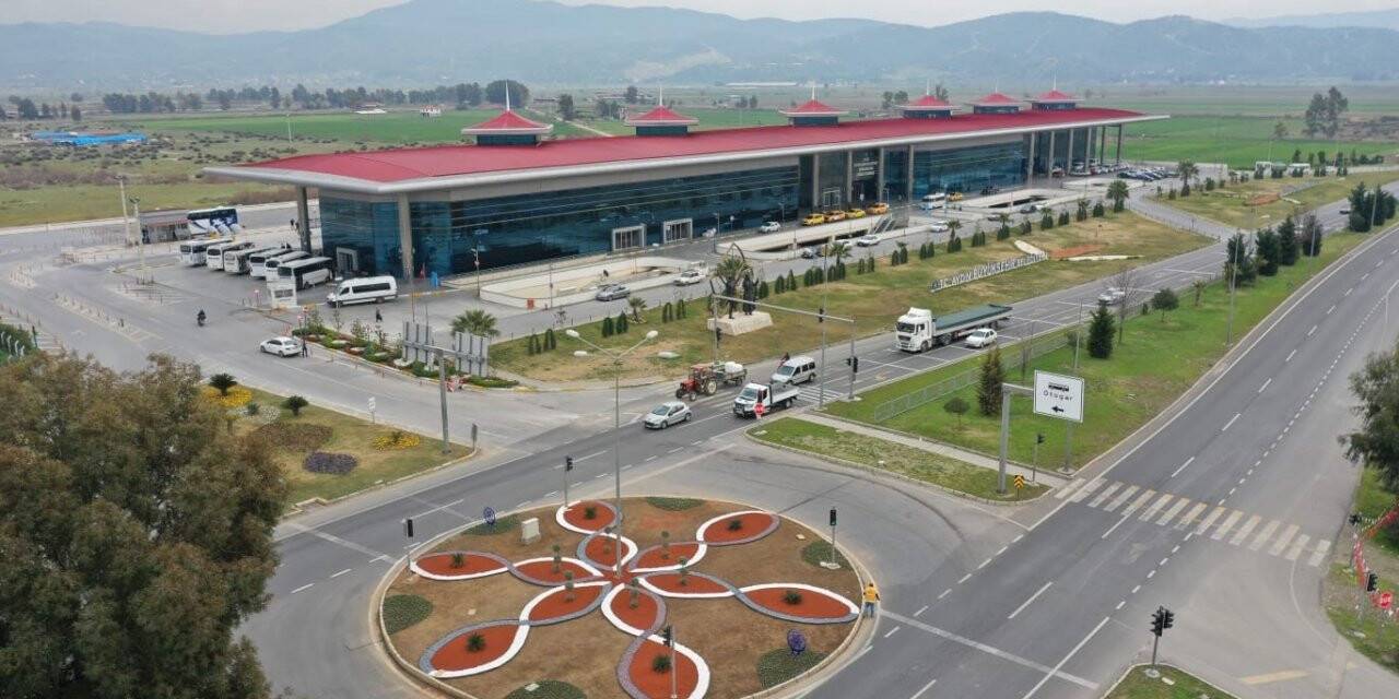 Aydın Büyükşehir Belediyesi yeşil alanları bahara hazırlıyor