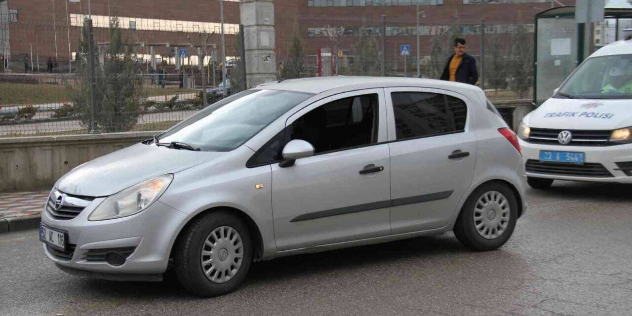 Elazığ’da otomobil yayaya çarptı: 1 yaralı