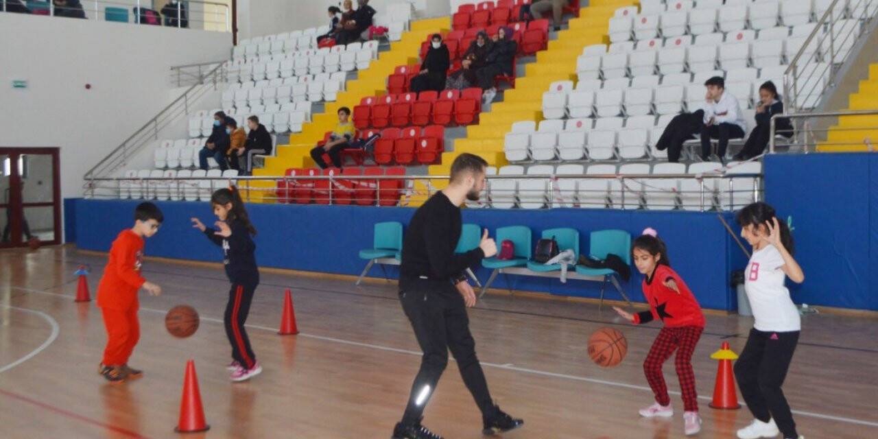 Akıncılarspor Basketbol Takımı, antrenmanlarına başladı