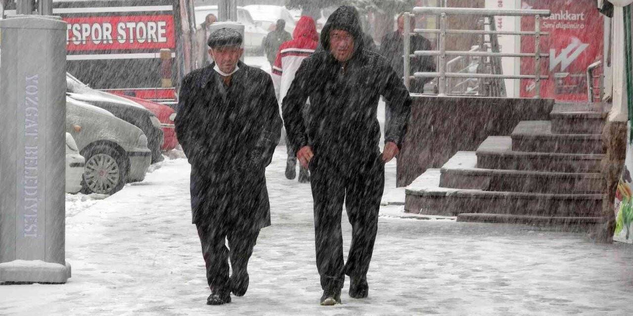 Yozgat’ta kar yağışı etkili oluyor