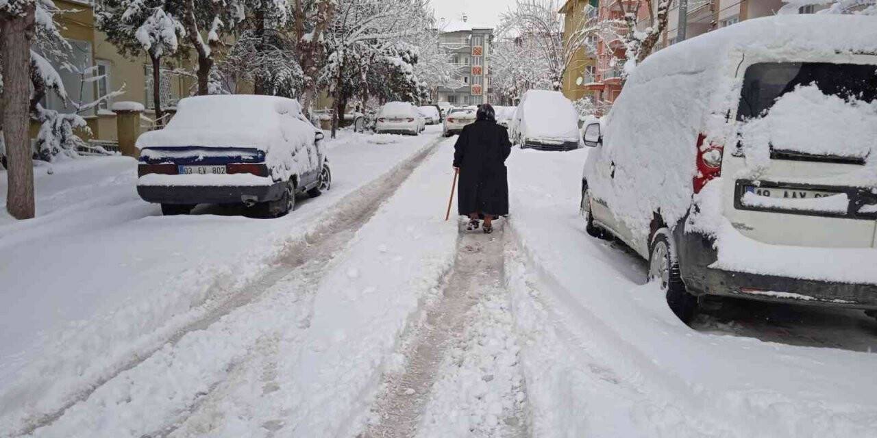 Afyonkarahisar’da karla mücadele