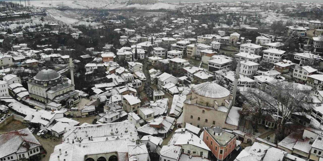Karabük baharı karla karşıladı