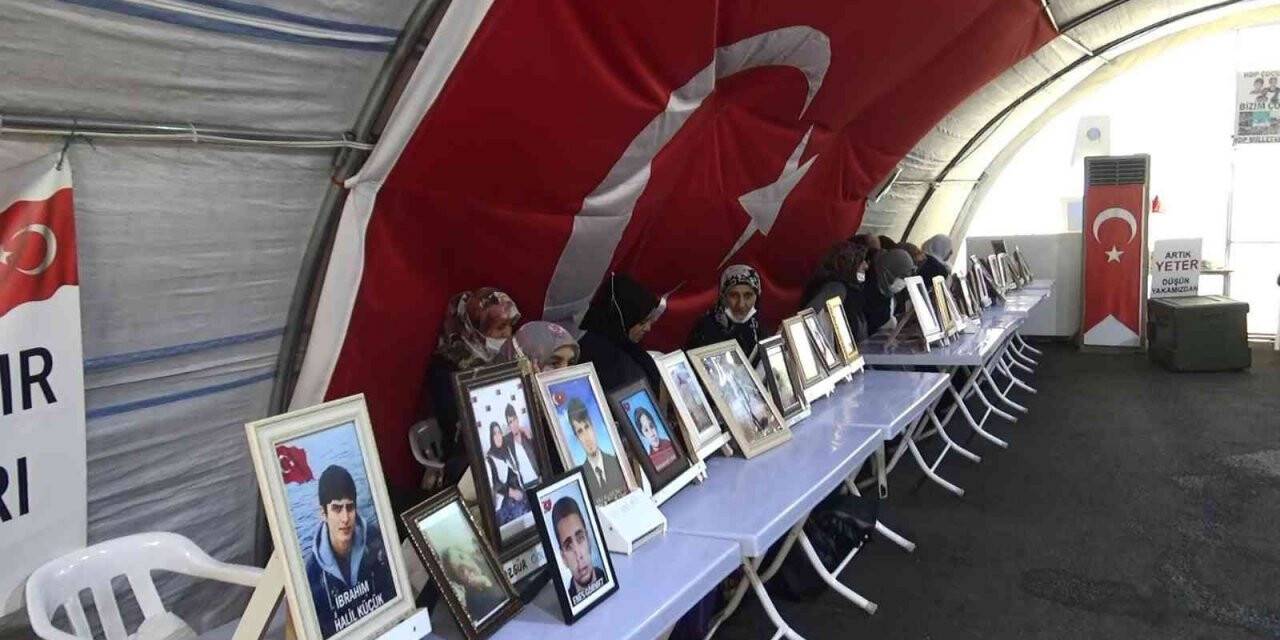 Evlat nöbetindeki anneden dağa kaçırılan oğluna ‘teslim ol’ çağrısı