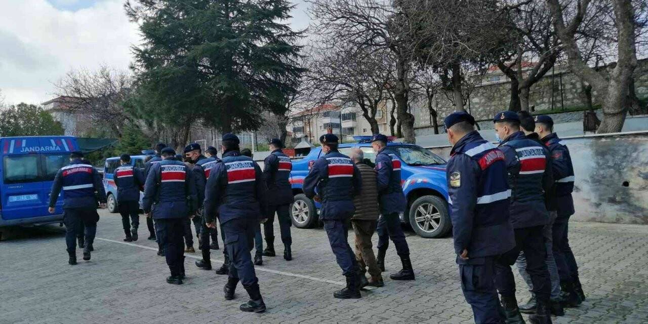 Kablo hırsızlarının izini süren jandarma, suç çetesini çökertti