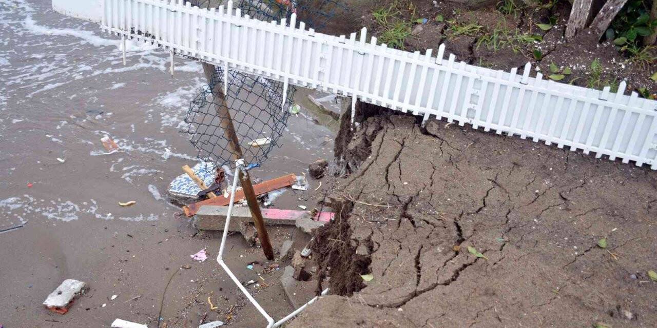Karadeniz, bu ilçeyi parça parça yutuyor