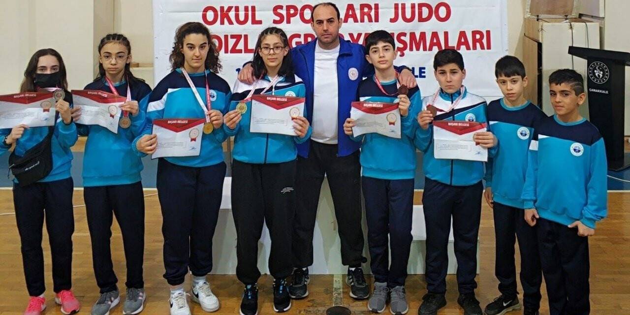 Gemlikli sporcular Çanakkale’den madalya ile döndü