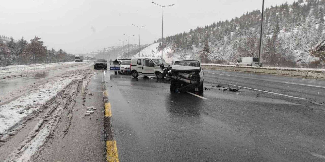 Başkent yağan karla beyaza büründü