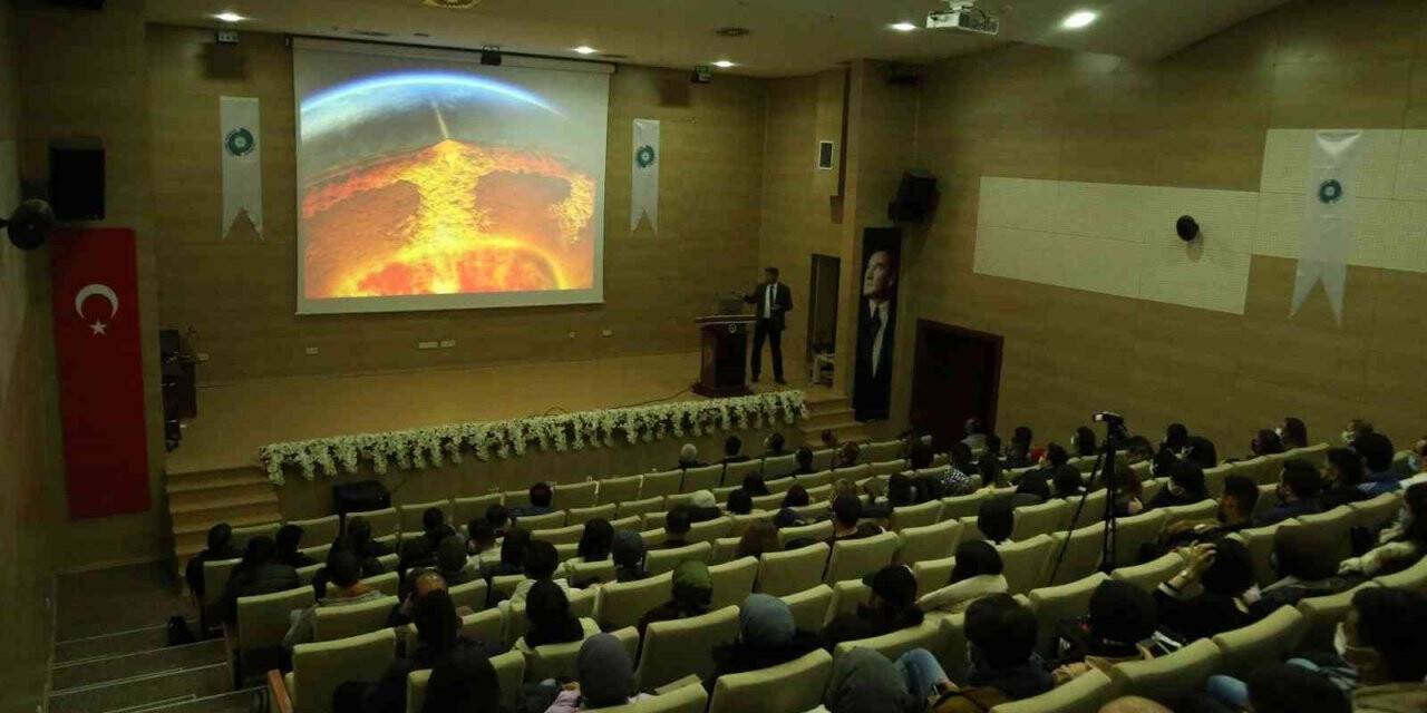 Üniversite öğrencilerine ’deprem’ anlatıldı