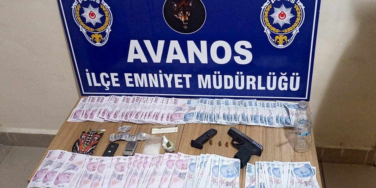 Şüpheli araçtan sahte para çıktı